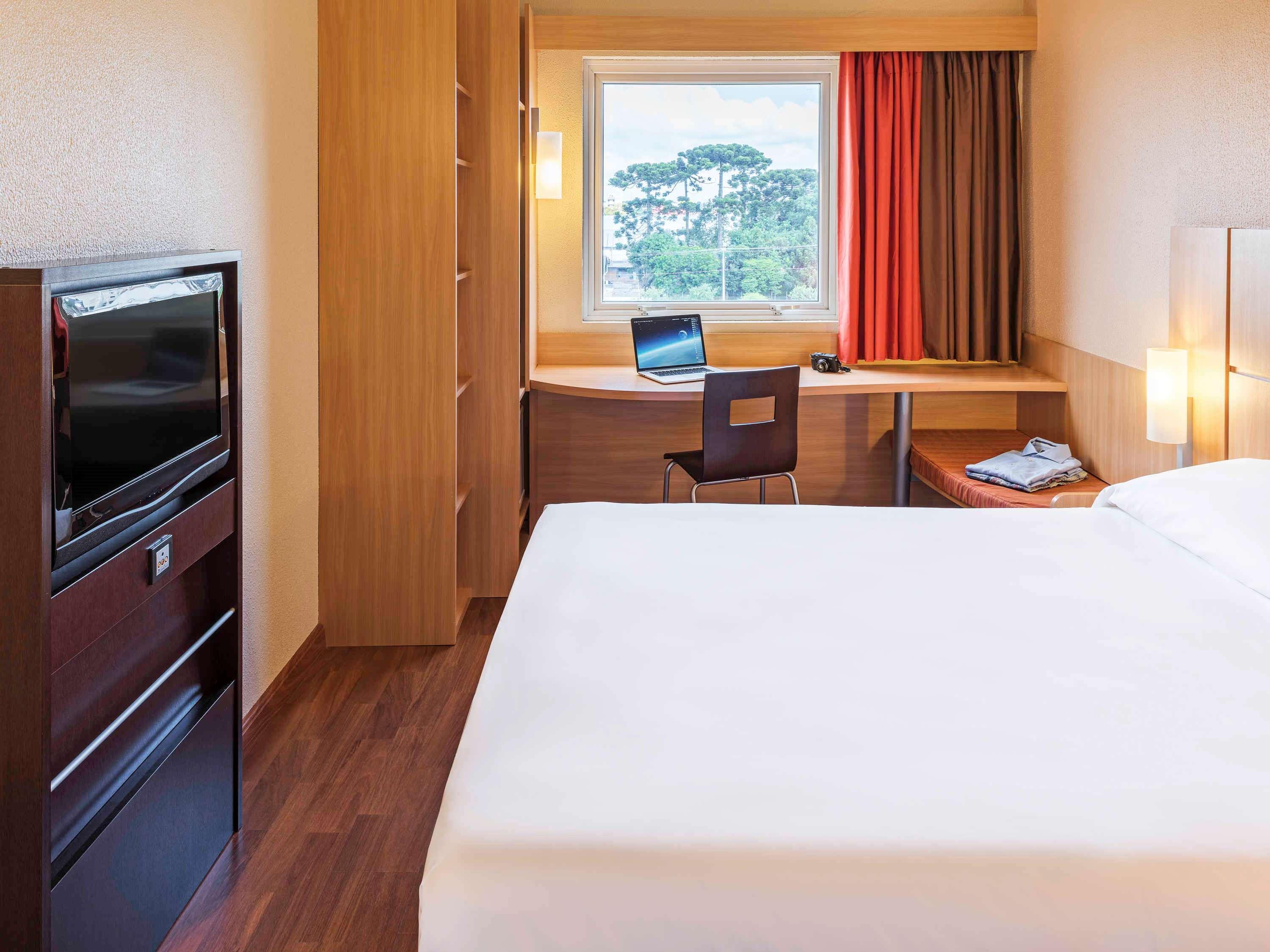 Отель Ibis Curitiba Aeroporto Сан-Жозе-дус-Пиньяйс Экстерьер фото