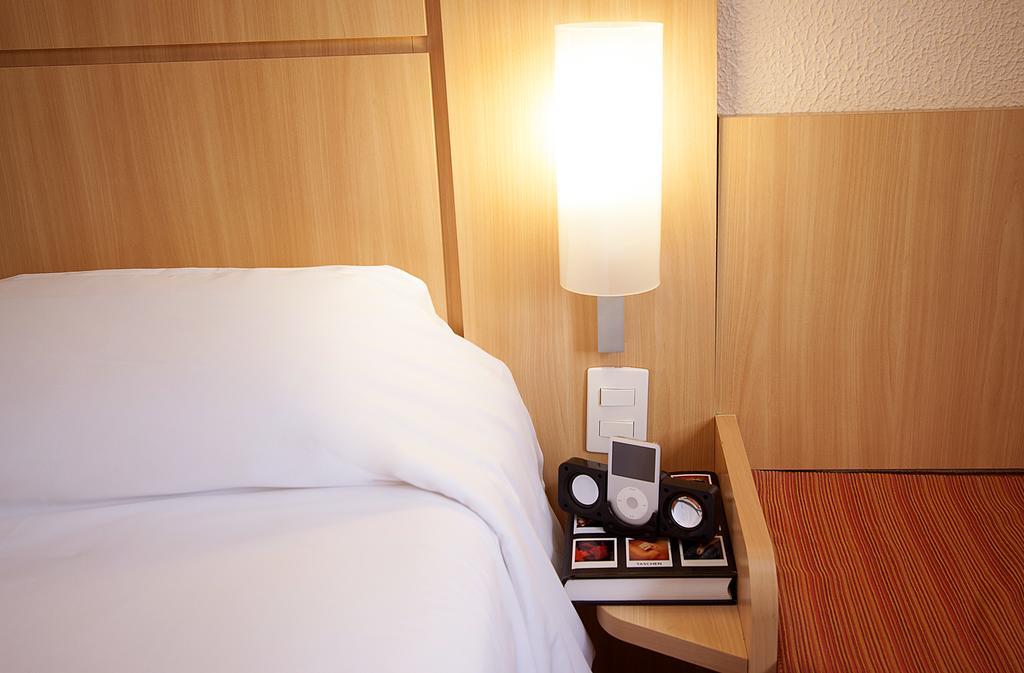 Отель Ibis Curitiba Aeroporto Сан-Жозе-дус-Пиньяйс Экстерьер фото
