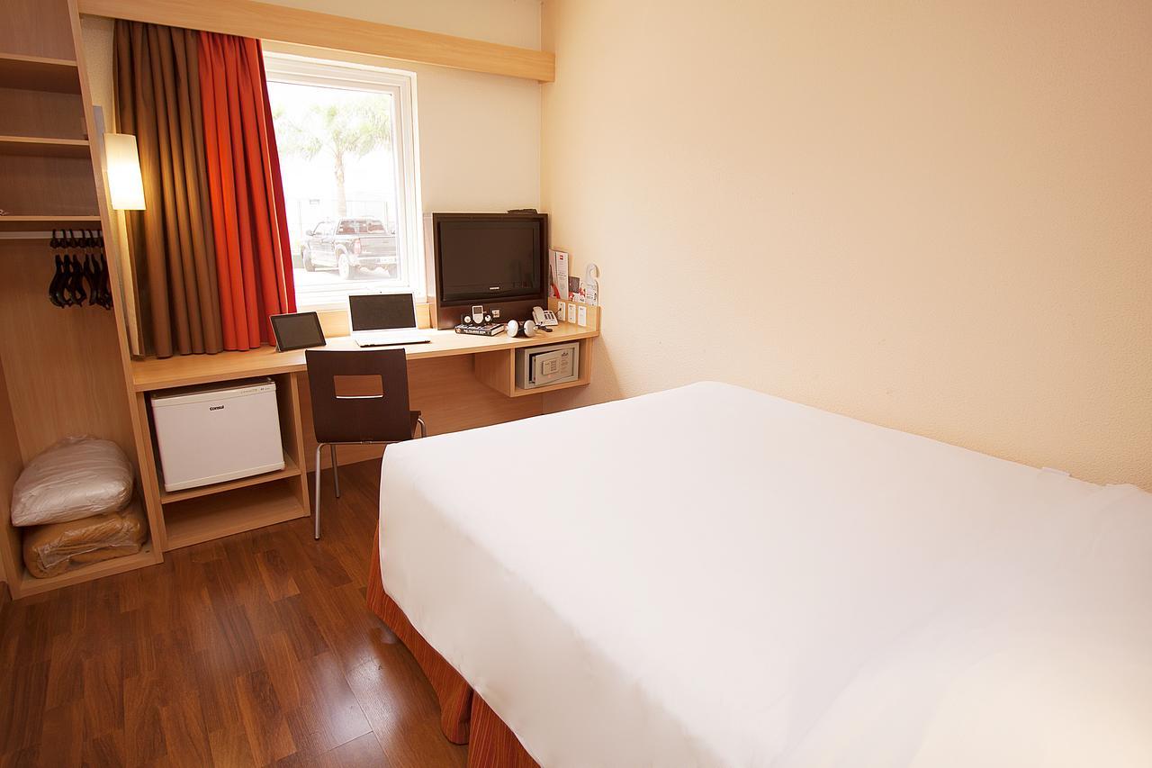Отель Ibis Curitiba Aeroporto Сан-Жозе-дус-Пиньяйс Экстерьер фото